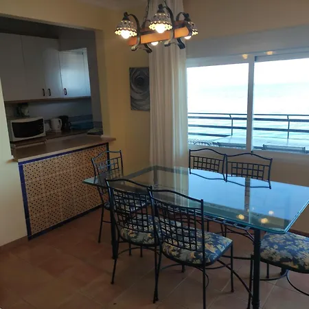 In First Line Apto. 12-6 *