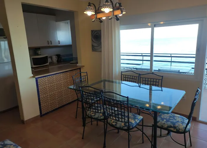 In First Line Apto. 12-6 *