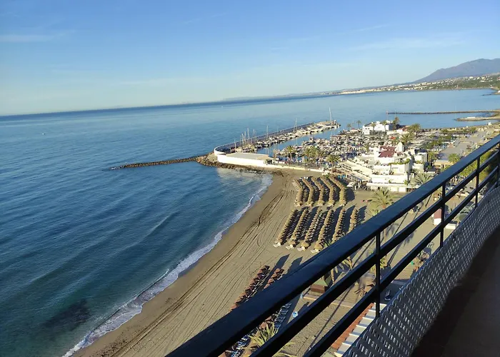 In First Line Apto. 12-6 Marbella