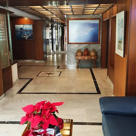 In First Line Apto. 12-6 Marbella